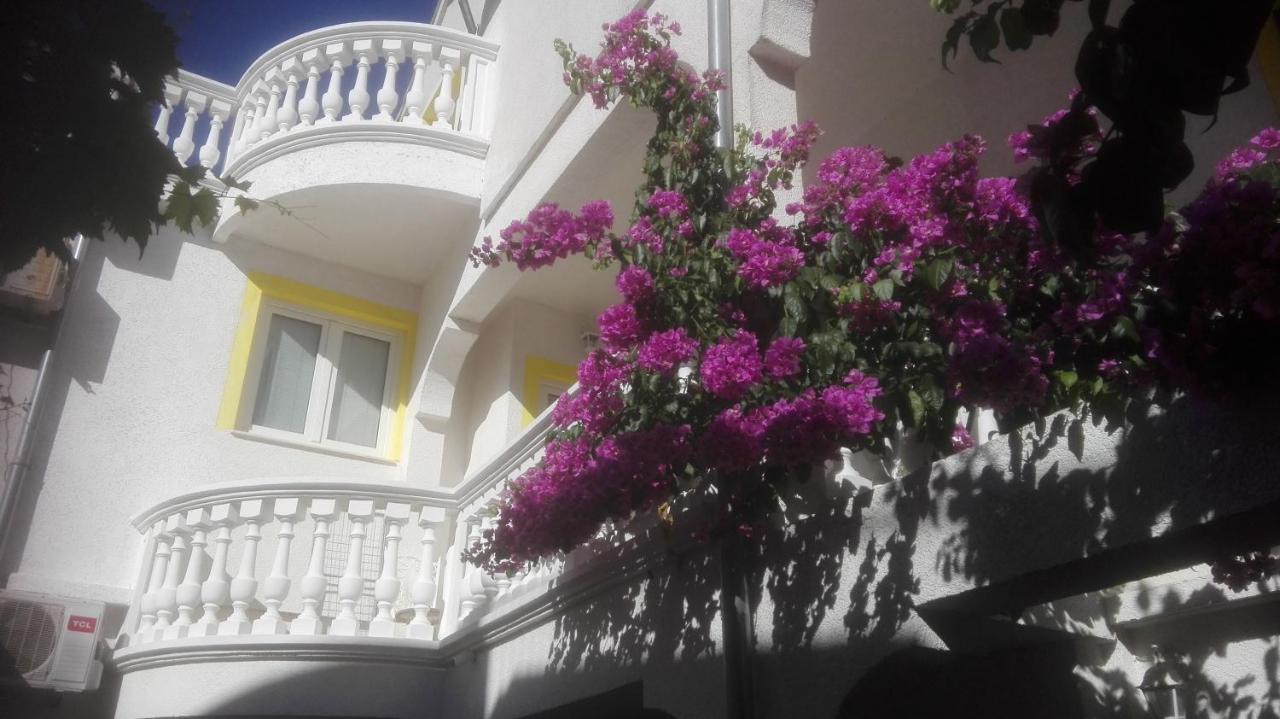 Apartments Vodice Marica Bagian luar foto