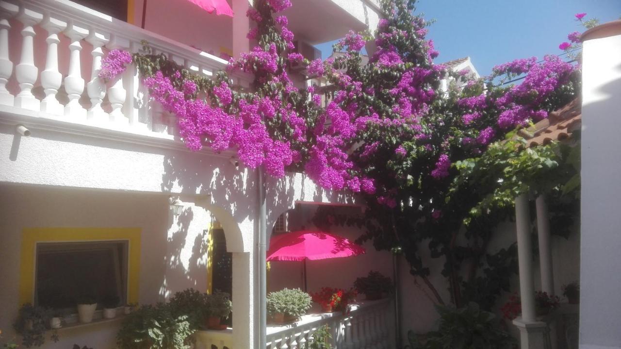 Apartments Vodice Marica Bagian luar foto
