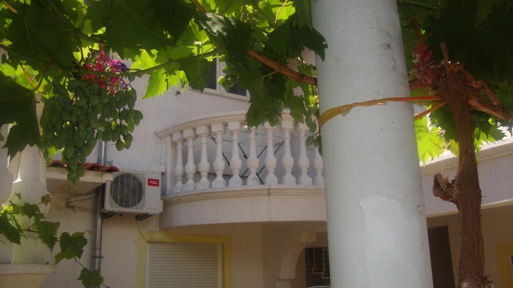 Apartments Vodice Marica Bagian luar foto