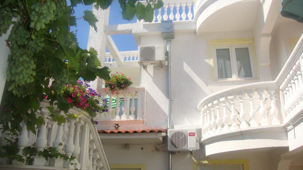 Apartments Vodice Marica Bagian luar foto