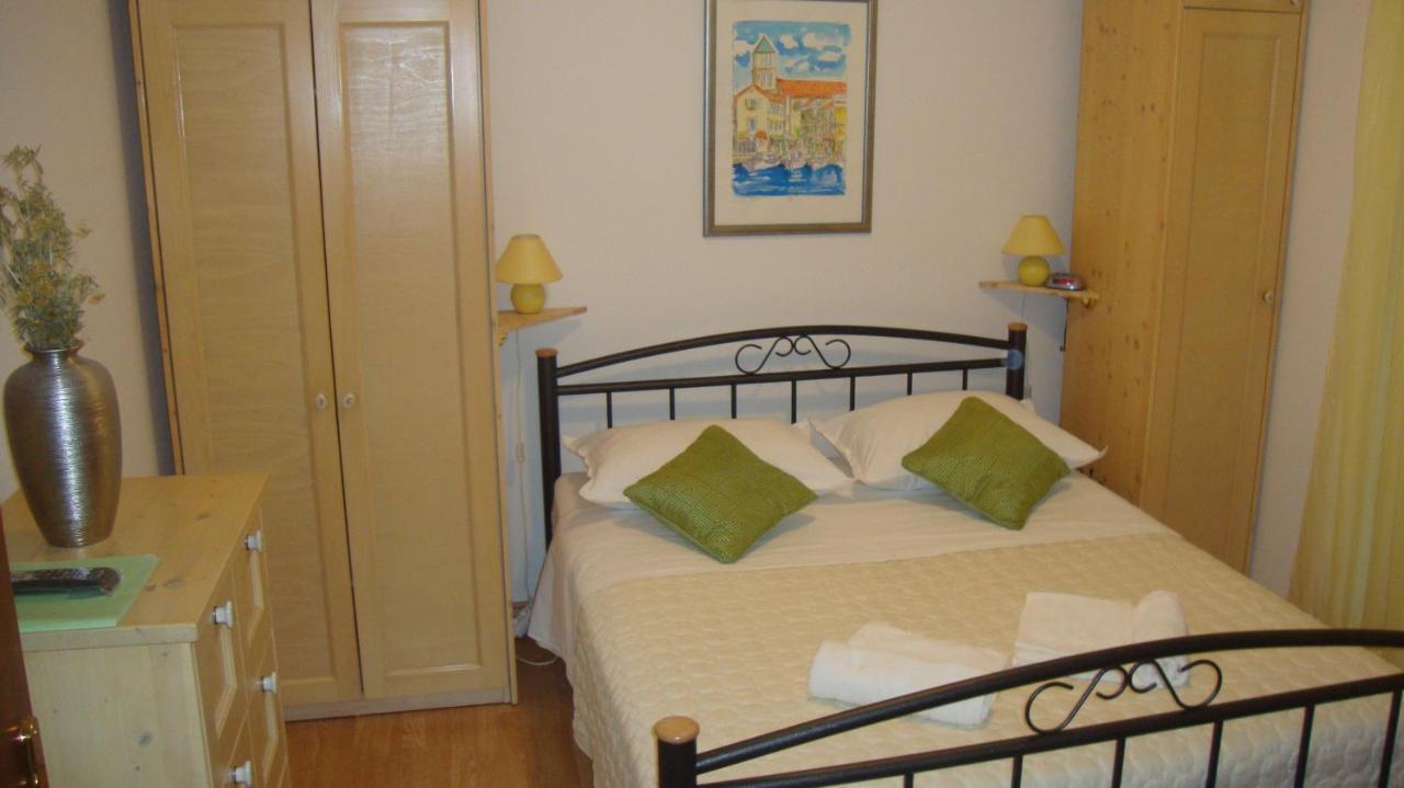 Apartments Vodice Marica Bagian luar foto